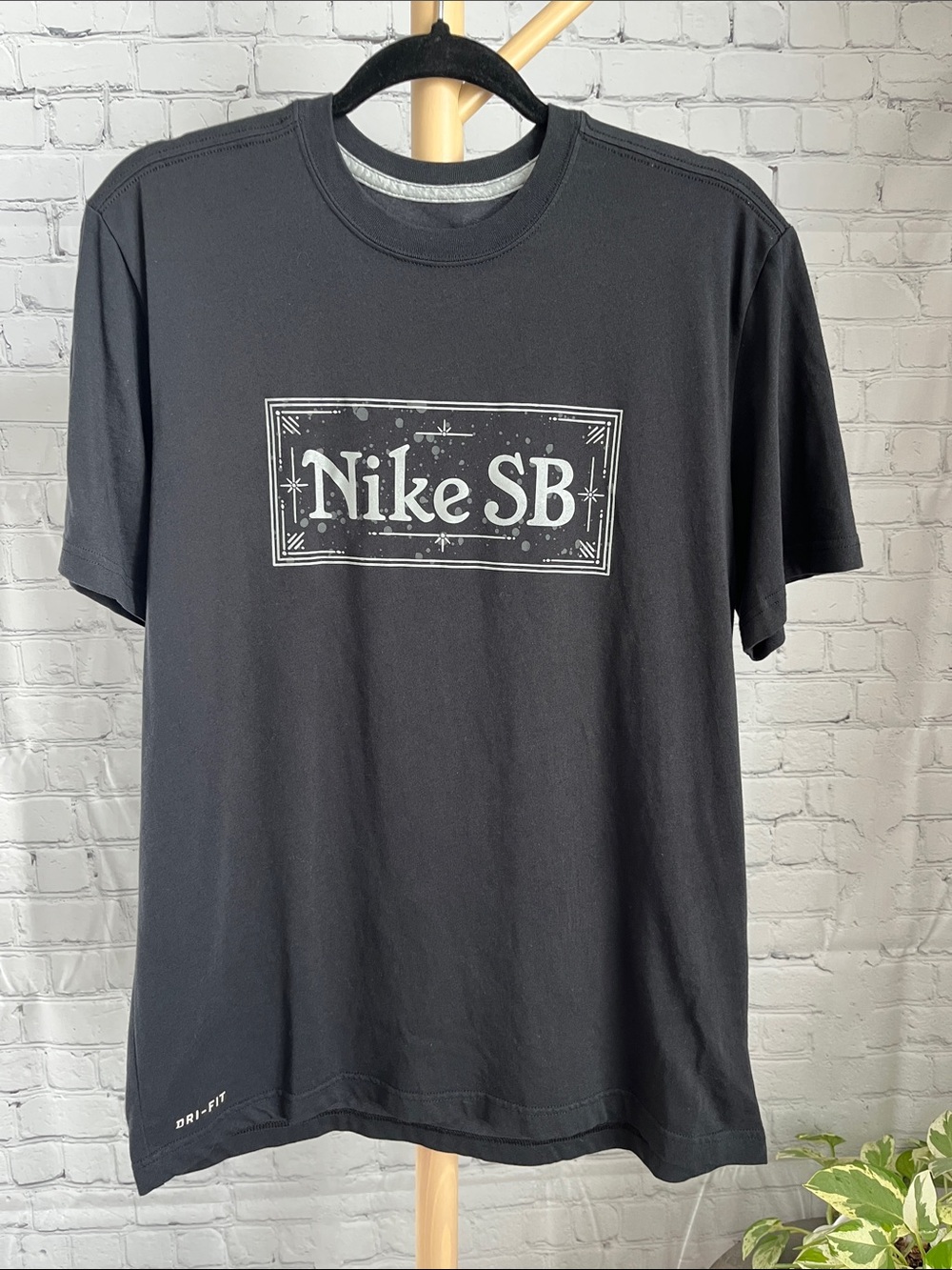 Nike SB Men's Black Logo T-Shirt
